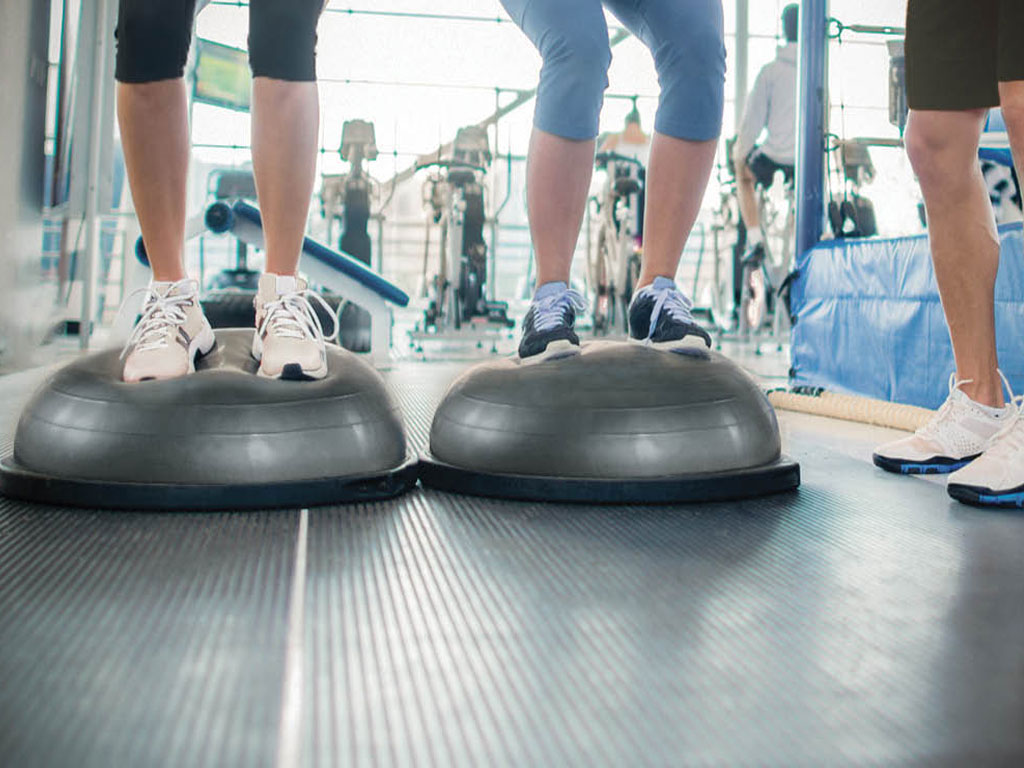 فواید دستگاههای تمرینات تعادلی روی تخته لرزان فواید دستگاههای تمرینات تعادلی روی تخته لرزان