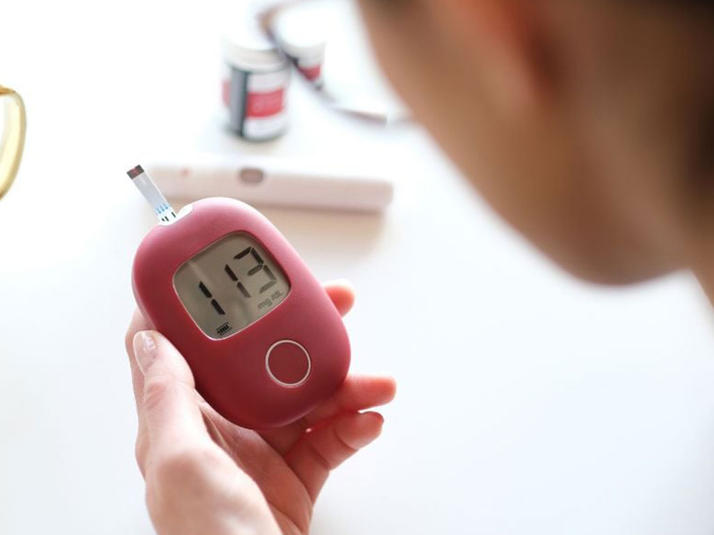 دستگاه‌های سنجش سطح قند خون از طریق اشک (آینده)